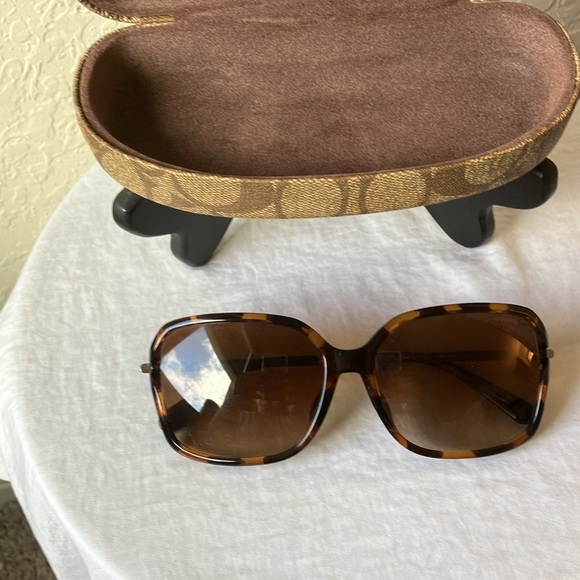 Coach: Dark Tortoise(C6190) Sunglasses- Gradient lens- with case-small scratches - Picture 14 of 16